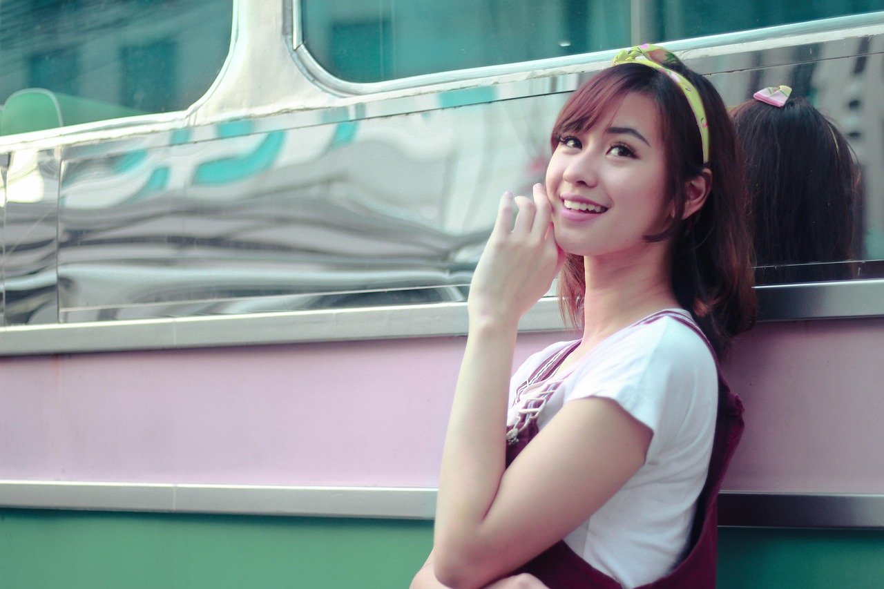 00后女生拍摄75岁老会计同事走红,52岁女会计视频 00后女生拍摄75岁老会计同事走红,52岁女会计视频