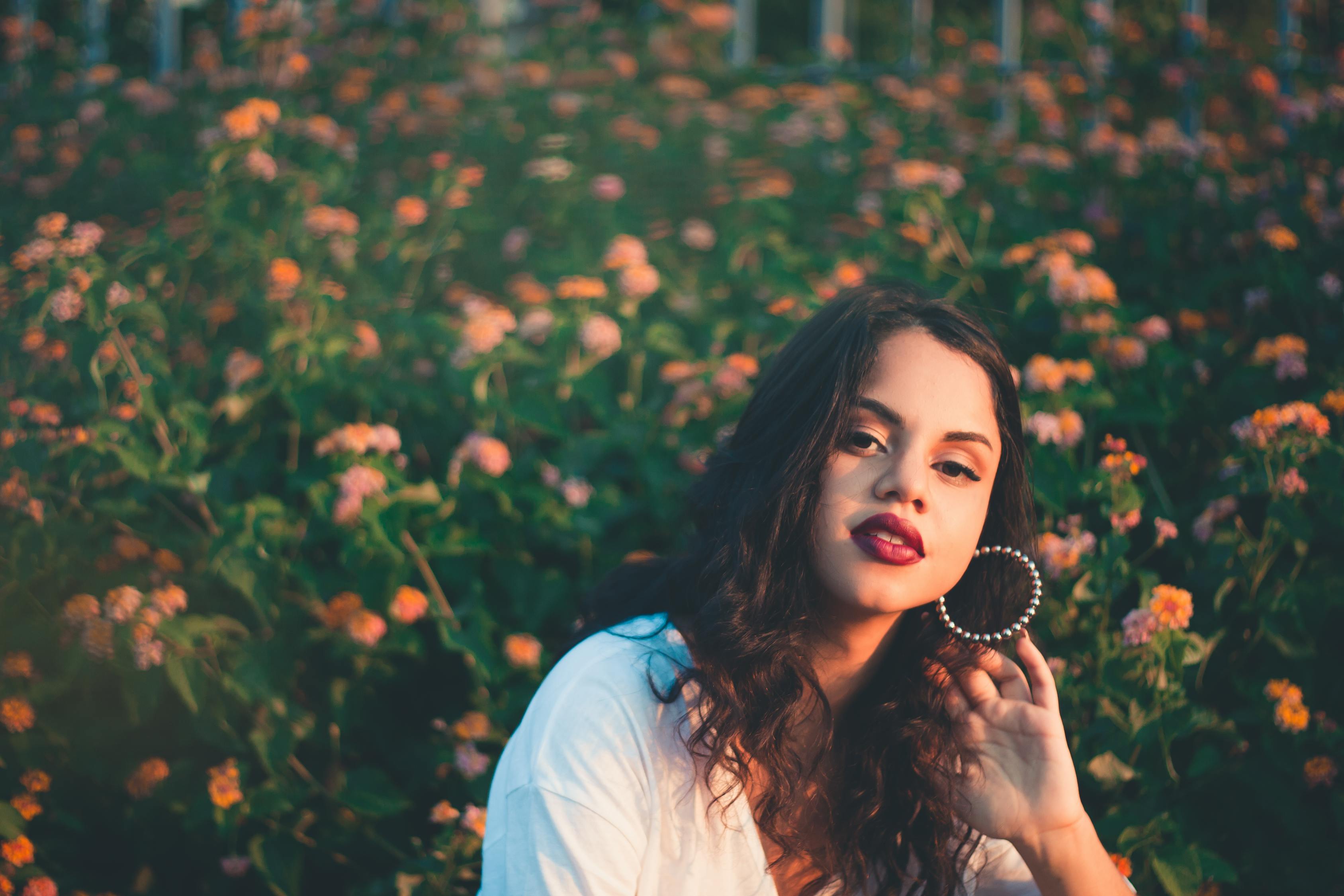 00后女生拍摄75岁老会计同事走红,52岁女会计视频 00后女生拍摄75岁老会计同事走红,52岁女会计视频