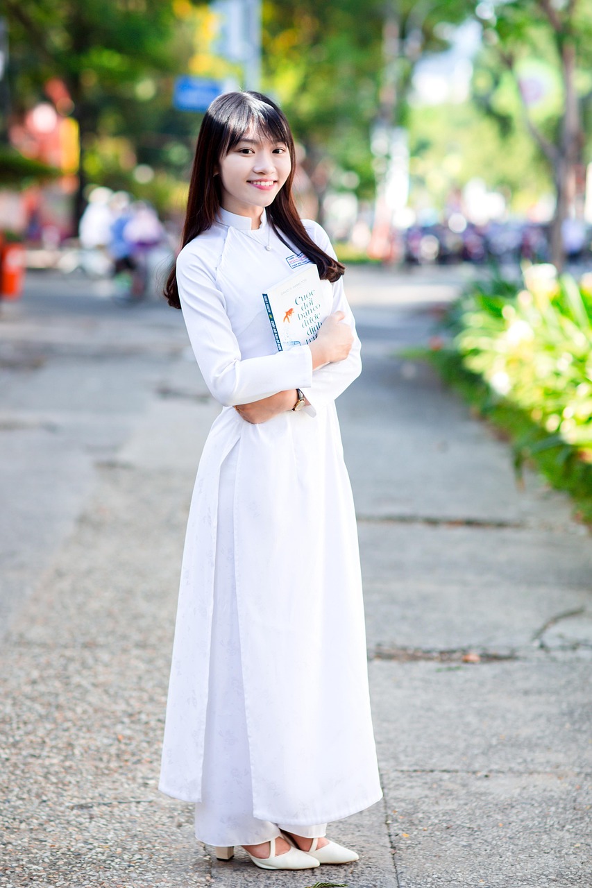 90后女生高职毕业任教清华,清华毕业职场女性 90后女生高职毕业任教清华,清华毕业职场女性