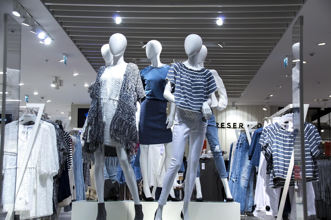 服装品牌装修,服装品牌装修时朋友圈宣传文案