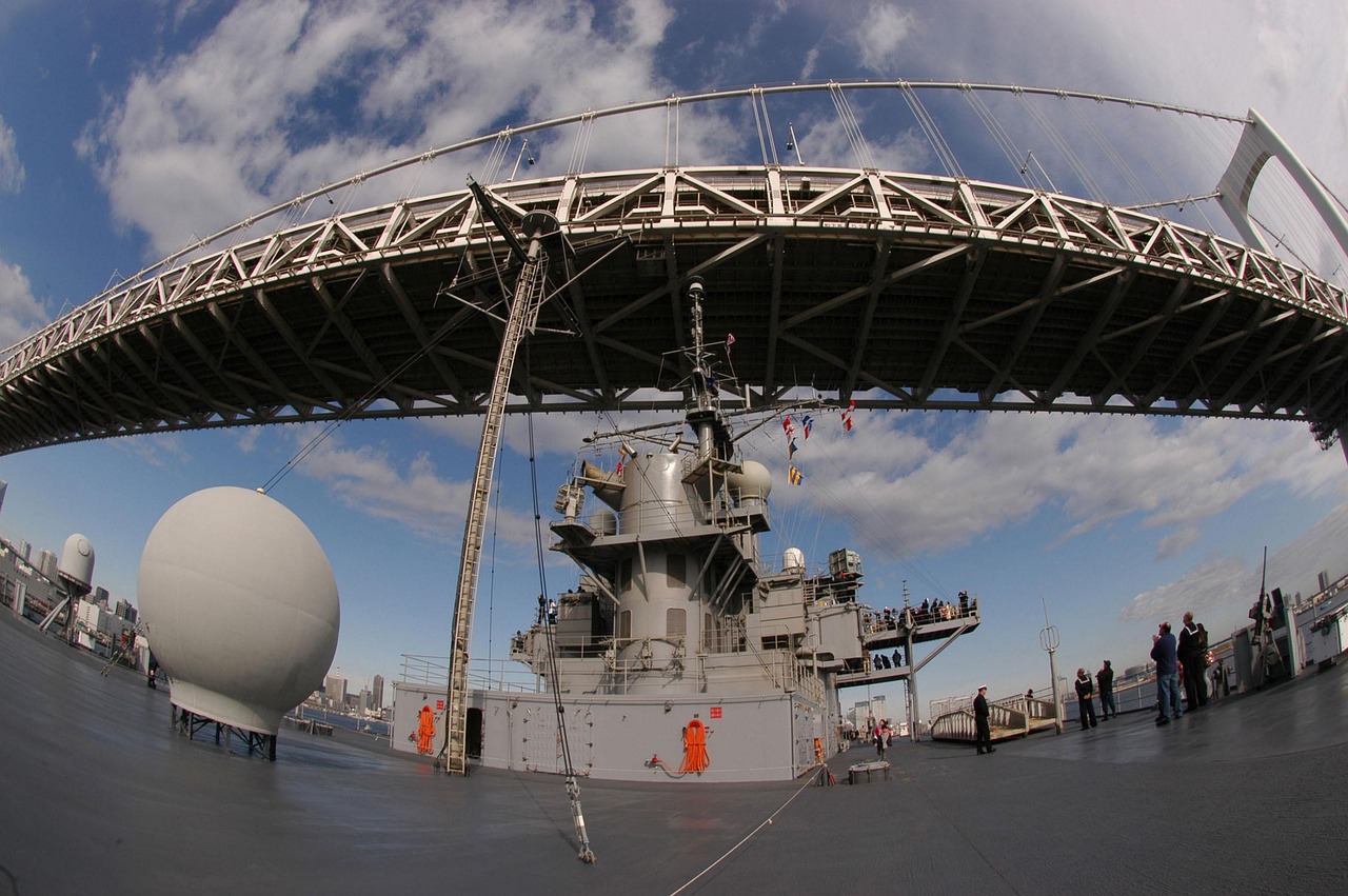 美军空袭四艘“贩毒船” 致14死 美军空袭四艘“贩毒船” 致14死