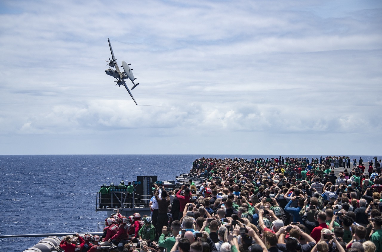 军机在南海坠毁,美航母掉头返航的背后 军机在南海坠毁,美航母掉头返航的背后