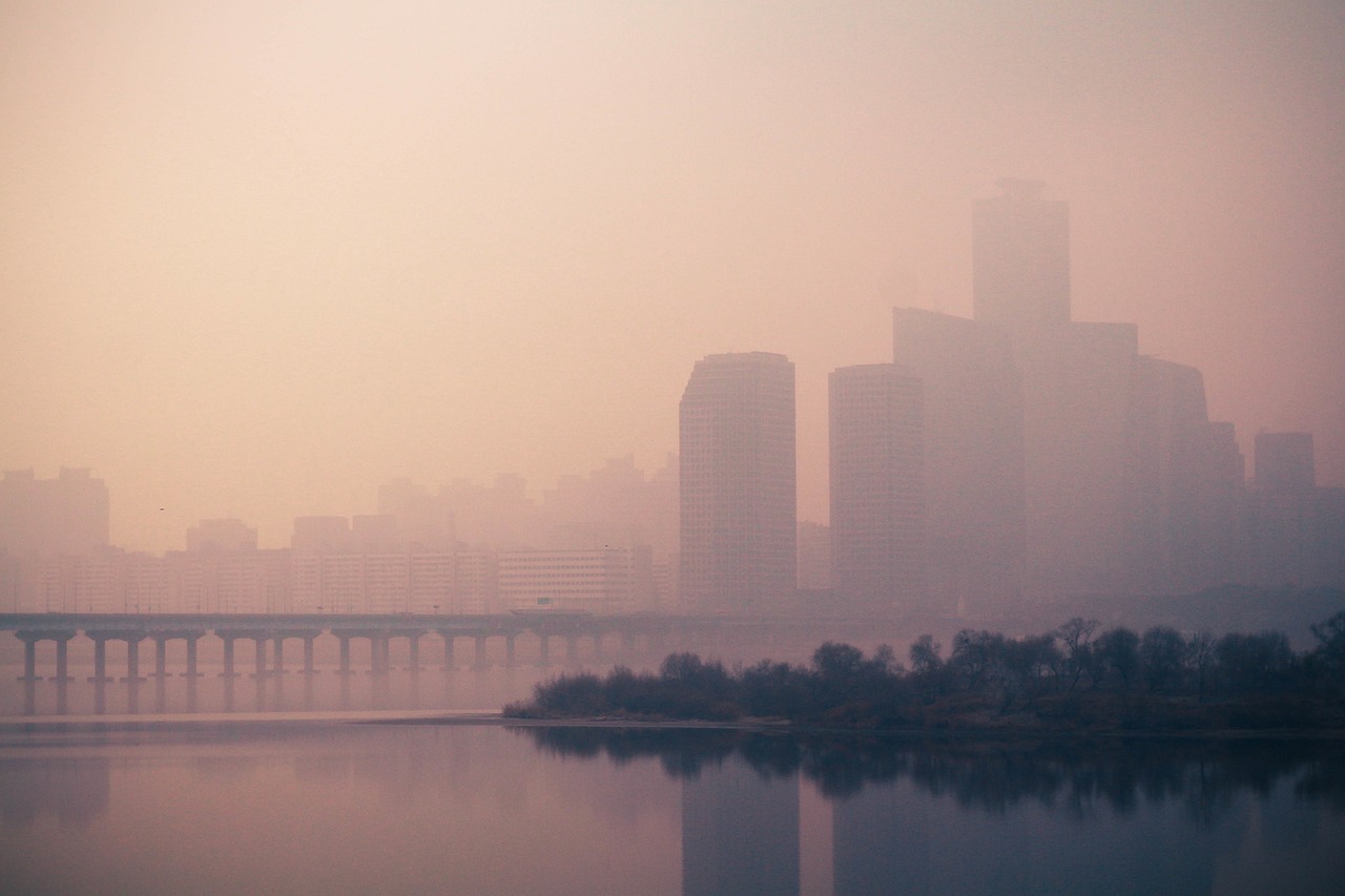 11月18日北京的雾,自然现象与城市生活的交织 11月18日北京的雾,自然现象与城市生活的交织