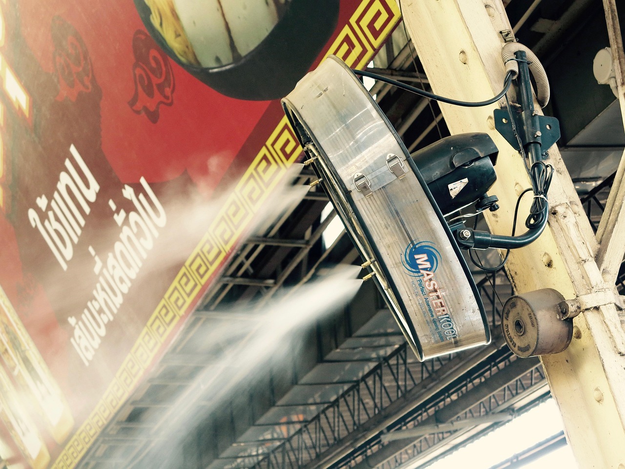 直播间如何抵挡“克隆人大军”/ 直播间如何抵挡“克隆人大军”/