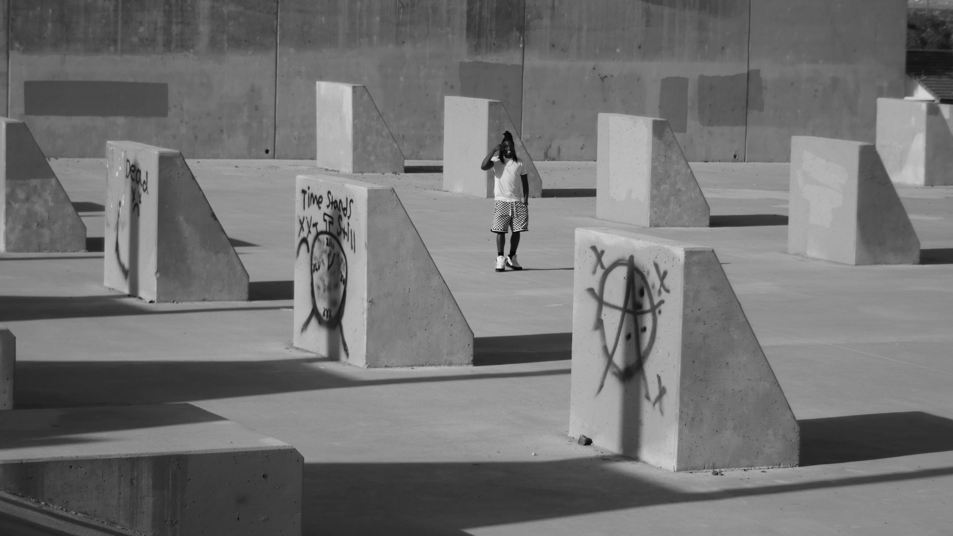 不同地点同一姿势 广州人齐看开幕式 不同地点同一姿势 广州人齐看开幕式