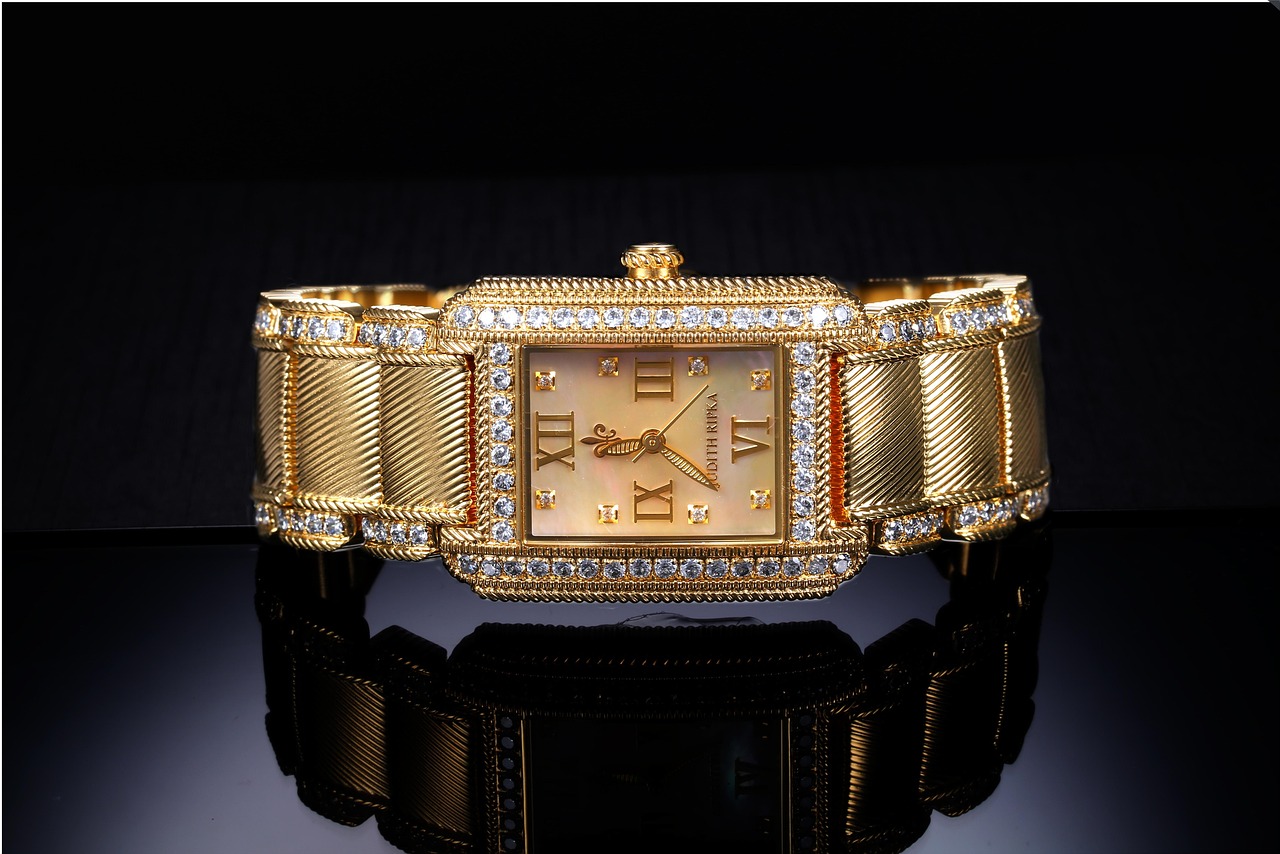 学生称4000多元手表被偷 多方回应!一个学生偷手表的真实故事