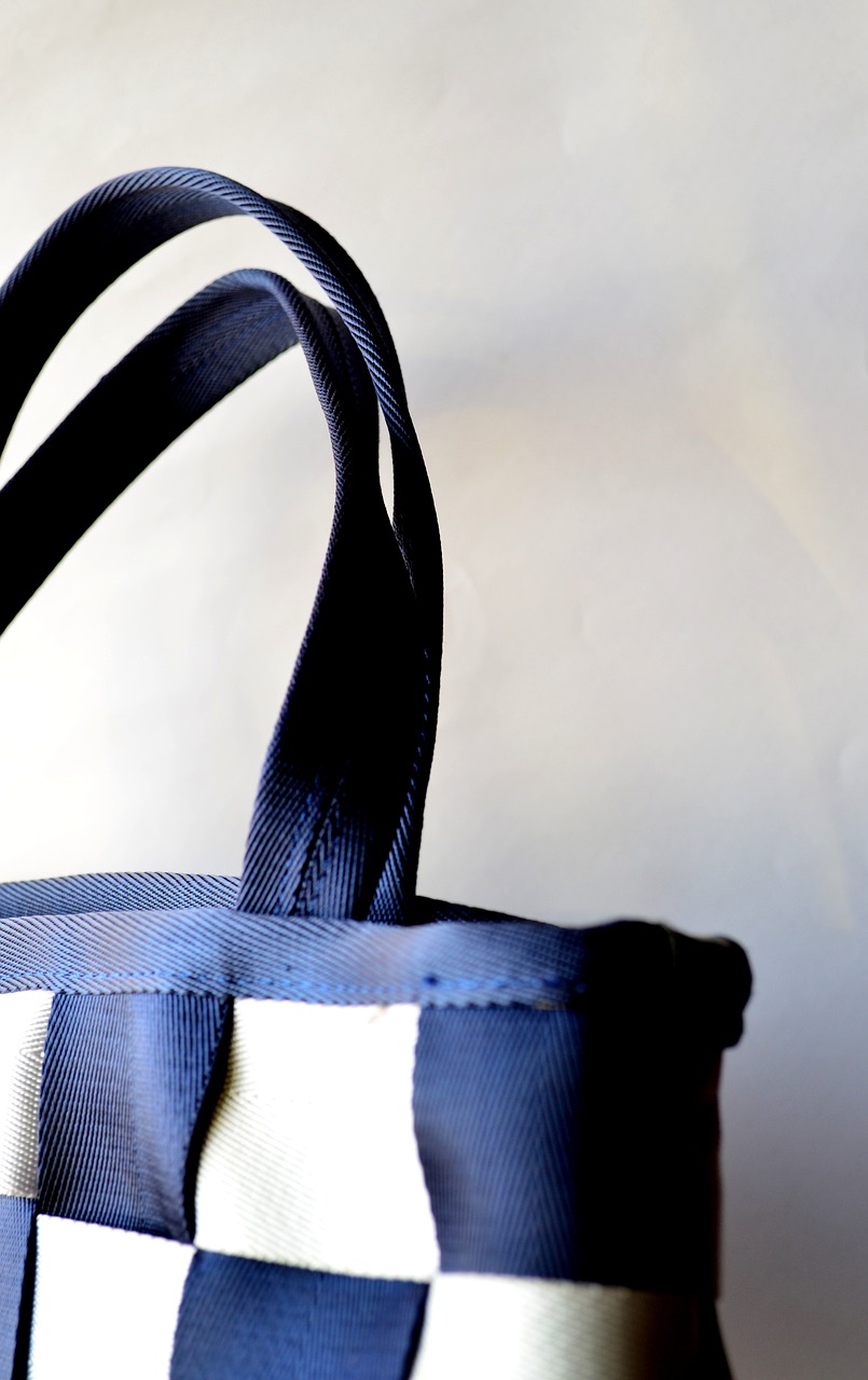 普拉达绿风格装修?普拉达绿色包包