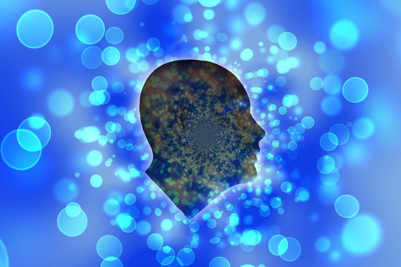 心理容易感动，情感的细腻与共鸣的力量