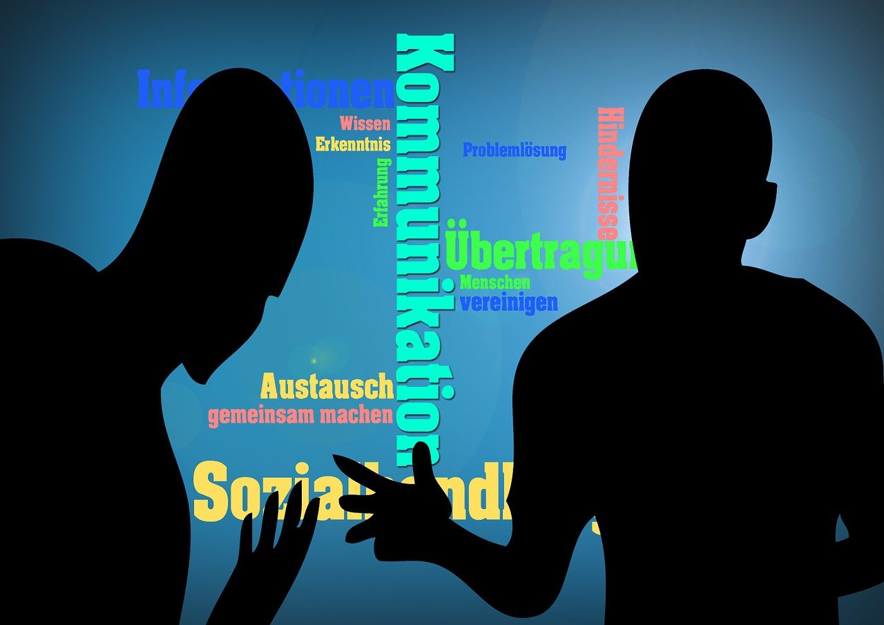 从大叔不理解但照做走红看网络文化的代际沟通与自我认同