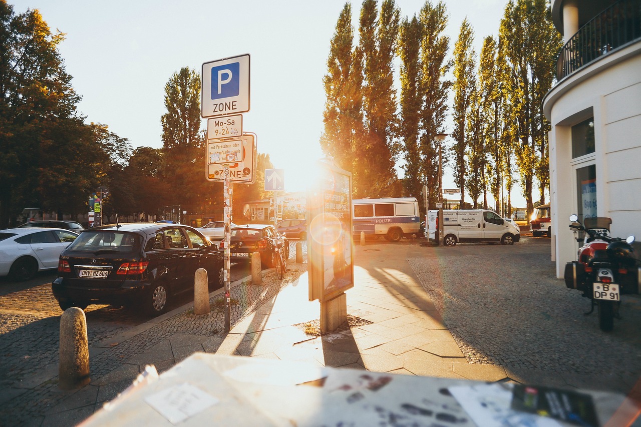巴厘岛车祸系因下坡弯道路段撞树,巴厘岛交通