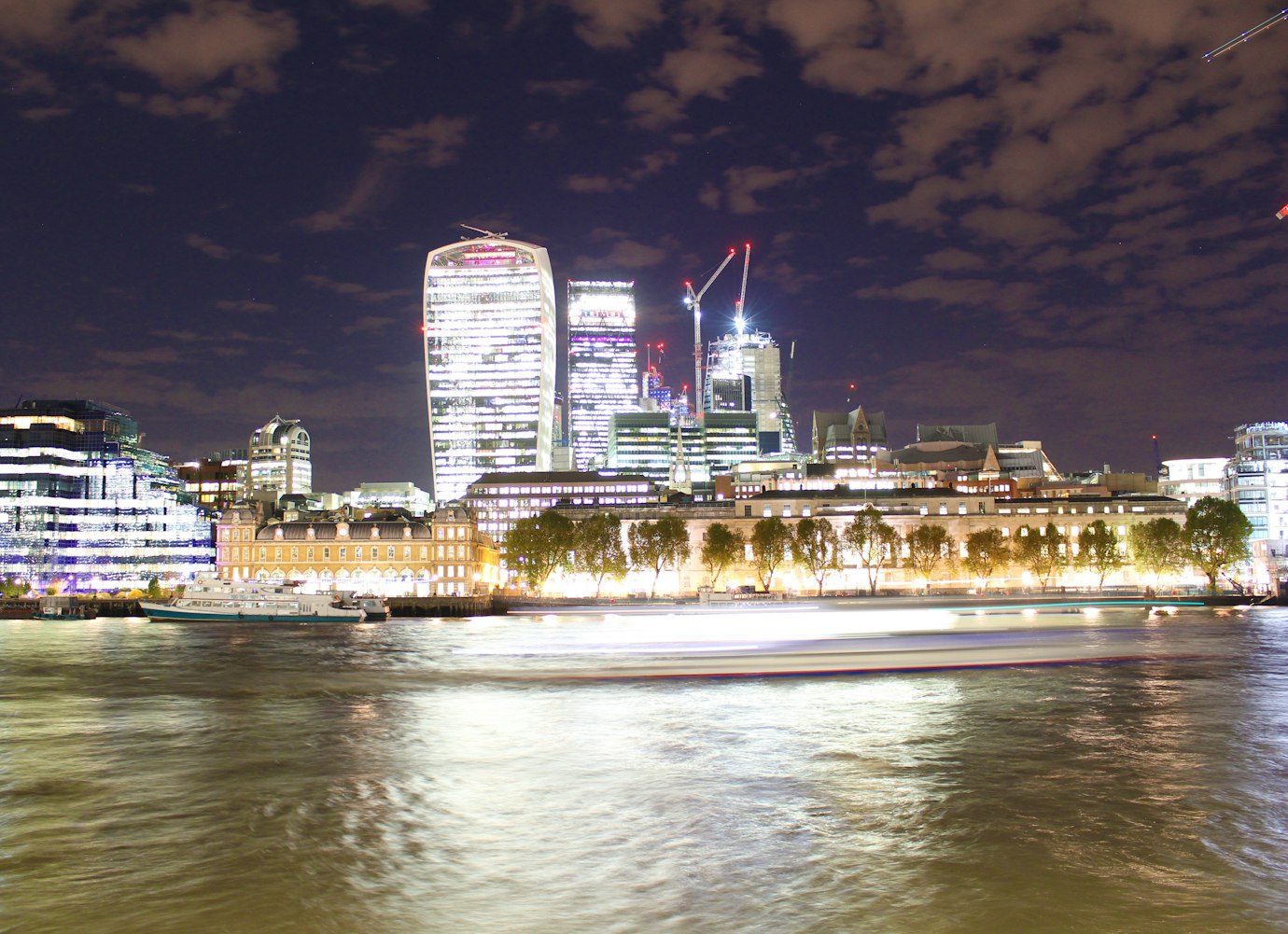 麦地那时间，伊斯兰文化与现代生活的交响曲