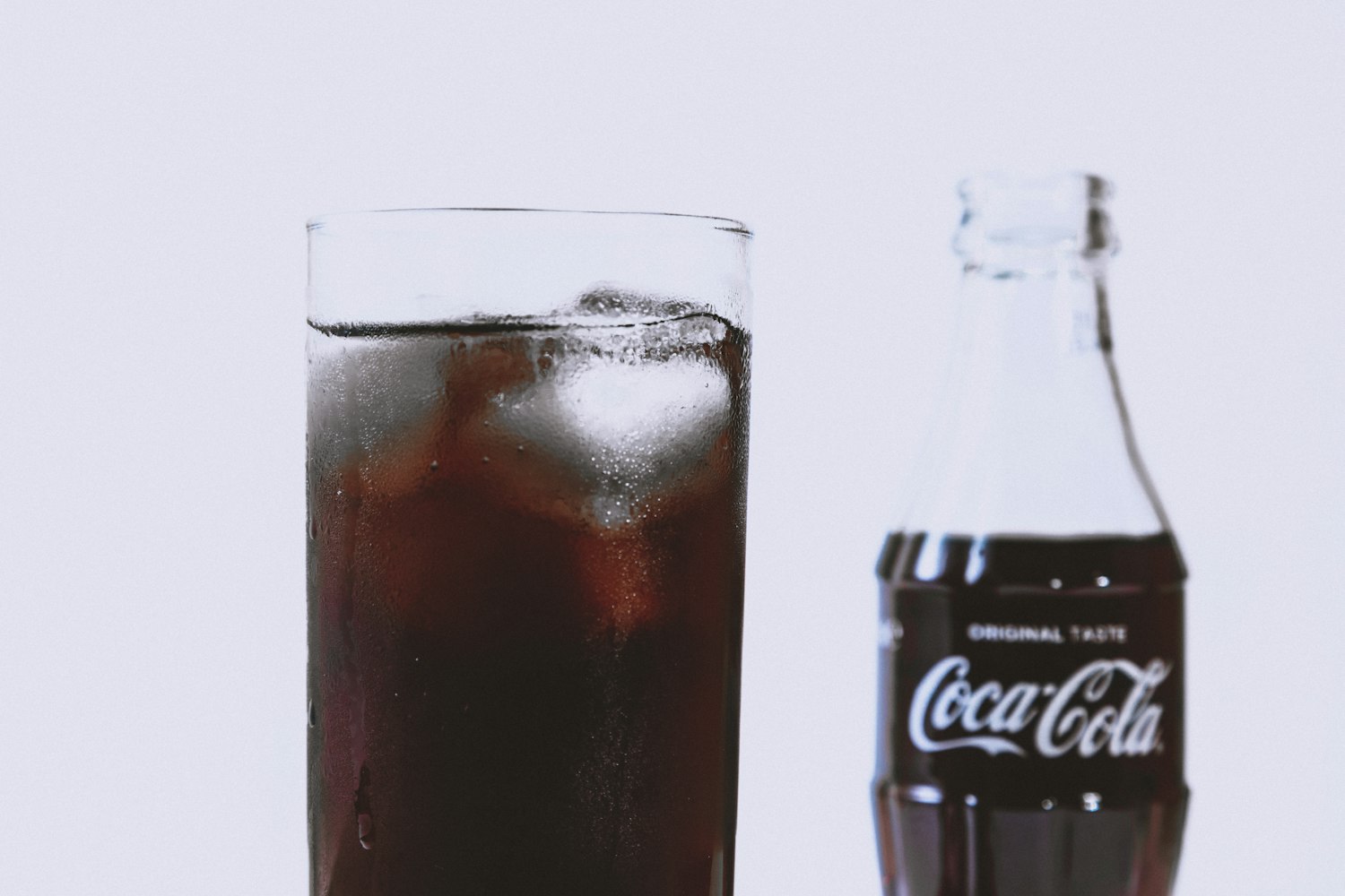 探秘红酒颜色变褐色渣子,能否安心饮用? 探秘红酒颜色变褐色渣子,能否安心饮用?