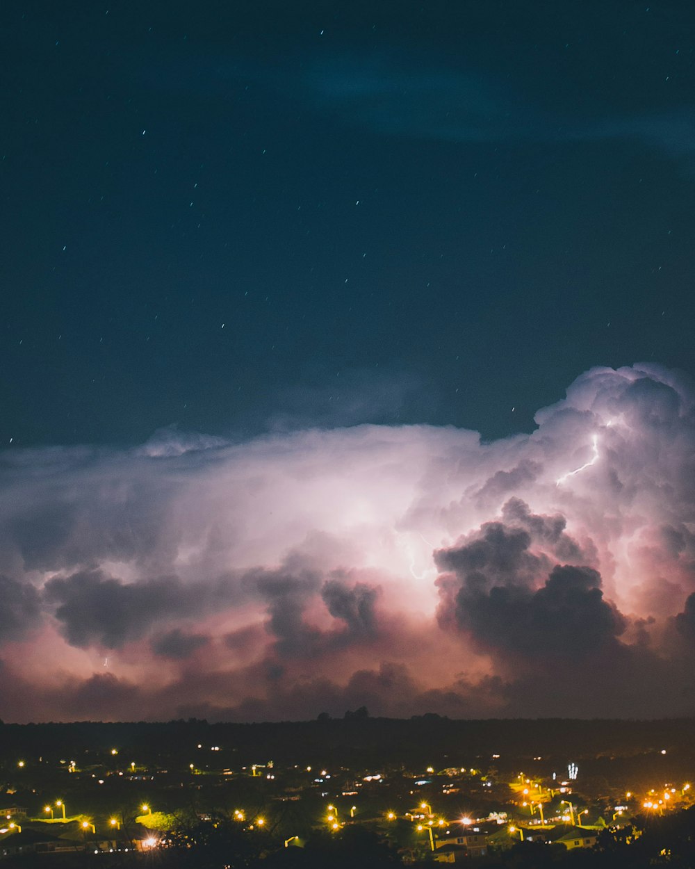 傍晚有火烧云预示着明天的天气怎么样/傍晚出现火烧云是什么意思 傍晚有火烧云预示着明天的天气怎么样/傍晚出现火烧云是什么意思